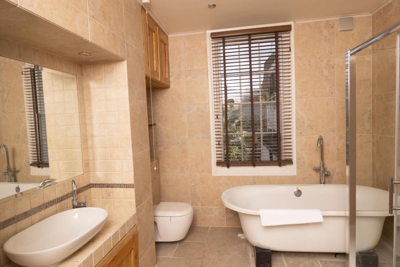 The Angel Place Hideaway - Fair 4Bdr House With Terrace ลอนดอน ภายนอก รูปภาพ