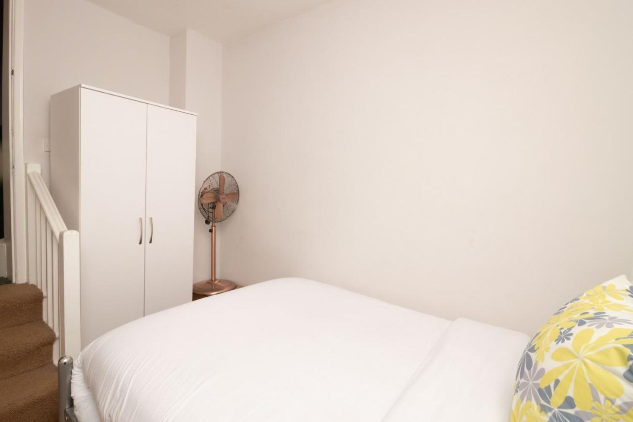 The Angel Place Hideaway - Fair 4Bdr House With Terrace ลอนดอน ภายนอก รูปภาพ